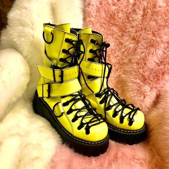 Dolls Kill Shoes - Club Exx Neon Yellow/Green Low Traitor Combat Boots D-Ring Lace Up – NIB